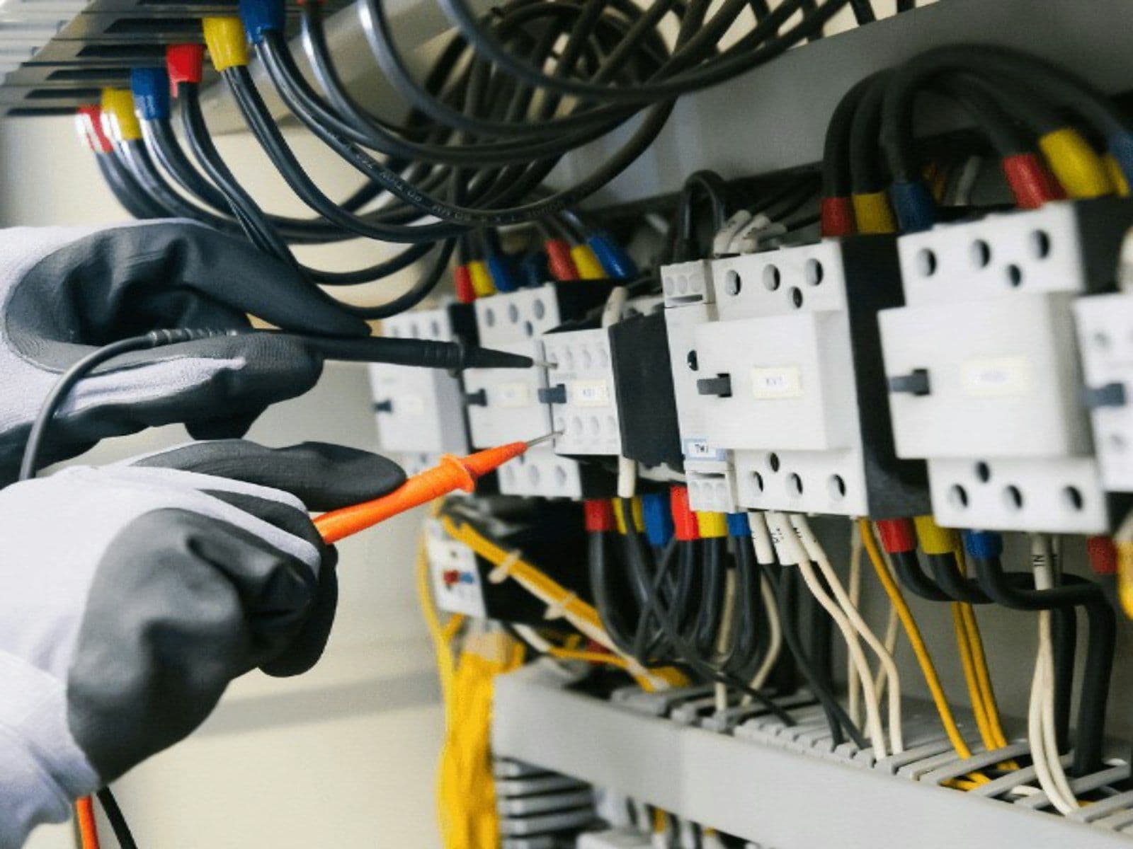 Sigorta Neden Sürekli Atıyor? 6 Sebep ve Çözümü